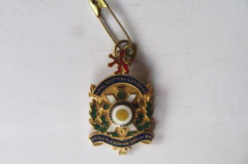 BADGE - ROYAL SCOTTISH GATHERING - FED. CALEDONIAN SOC OF S.A. - AS PER SCAN - WILL COMBINE POSTAGE