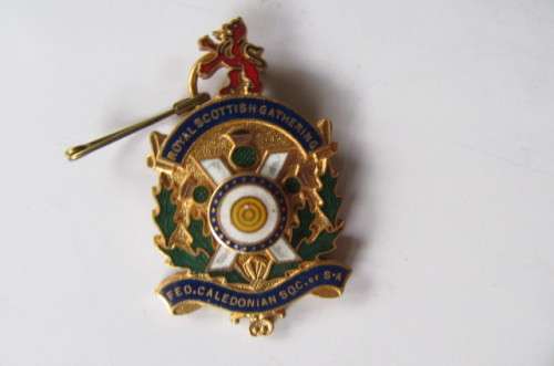 BADGE - ROYAL SCOTTISH GATHERING - FED. CALEDONIAN SOC OF S.A. - AS PER SCAN - WILL COMBINE POSTAGE