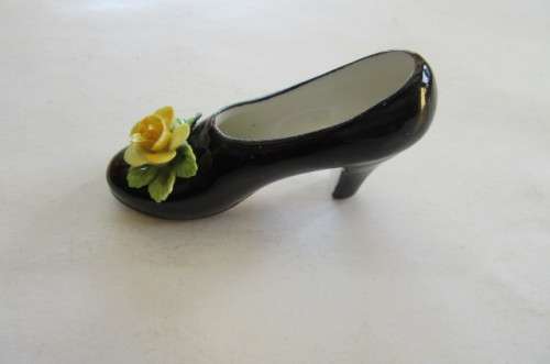 BEAUTIFUL SMALL STAFFORDSHIRE SHOE - 75 MM - AS PER SCAN