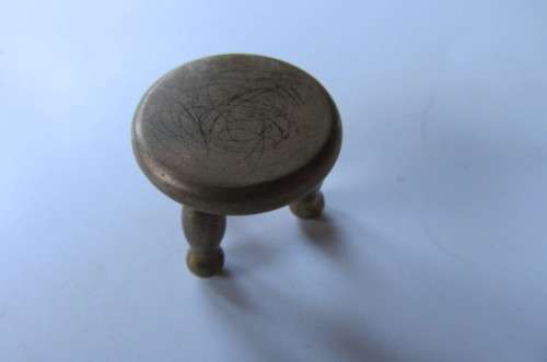 SMALL BRASS ORNAMENT FOR YOUR PRINTERS TRAY - STOOL - AS PER SCAN - PLEASE ASK FOR COMBINED POSTAGE