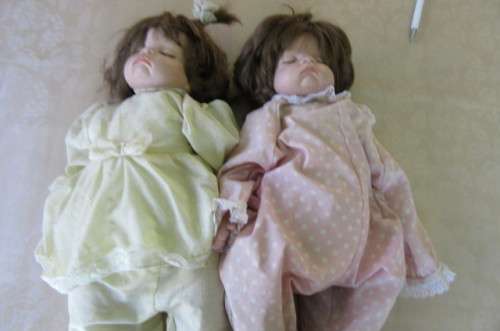 TWO BEAUTIFUL SLEEPING PORCELAIN DOLLS WITH SOFT BODY - 430 MM - GLOBAL DOLL'S PHILIPPINES