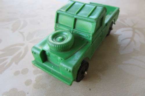 VINTAGE VINYL LAND ROVER - MADE IN GERMANY - 90 X 35 X 40 MM - AS PER SCAN