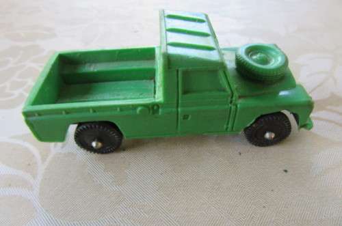 VINTAGE VINYL LAND ROVER - MADE IN GERMANY - 90 X 35 X 40 MM - AS PER SCAN