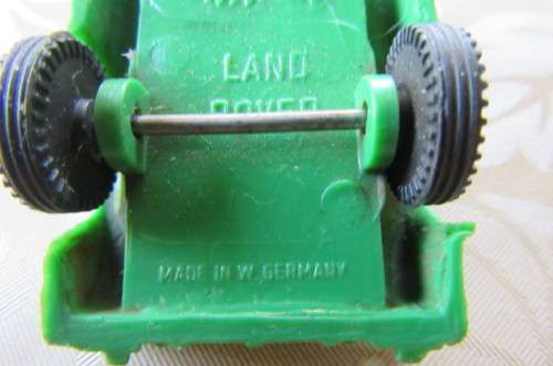 VINTAGE VINYL LAND ROVER - MADE IN GERMANY - 90 X 35 X 40 MM - AS PER SCAN