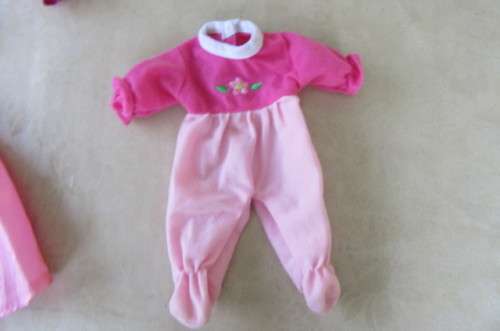 10 VARIOUS DOLLS CLOTHINGS - AS PER SCAN