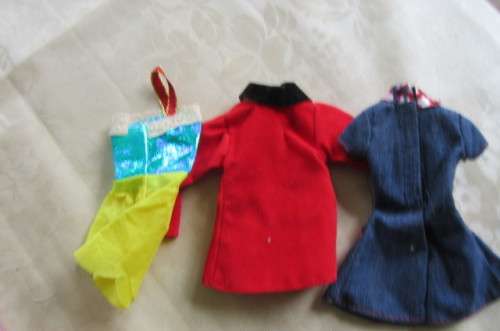 9 VARIOUS DOLLS DRESSES - ASER SCAN