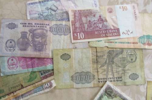 85 AGRO CHEQUES FROM ZIMBABWE and 16 OTHER AFRICAN NOTES -BID PER ITEM