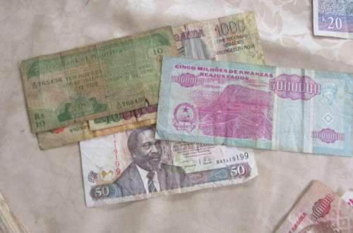 85 AGRO CHEQUES FROM ZIMBABWE and 16 OTHER AFRICAN NOTES -BID PER ITEM