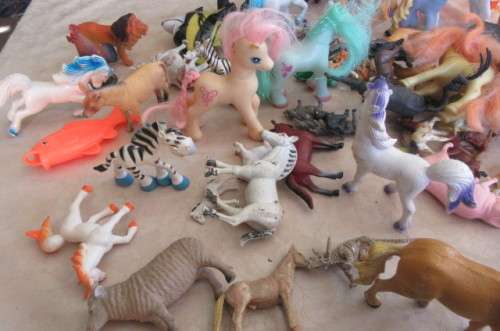 90 HIGHLY COLLECTABLE HARD PLASTIC TOYS / ANIMALS - BID PER ITEM