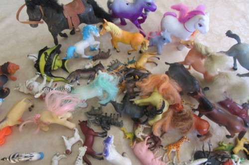 90 HIGHLY COLLECTABLE HARD PLASTIC TOYS / ANIMALS - BID PER ITEM