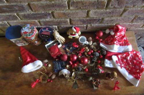 55 VARIOUS CHRISTMAS ITEMS - AS PER SCAN - BID PER ITEM
