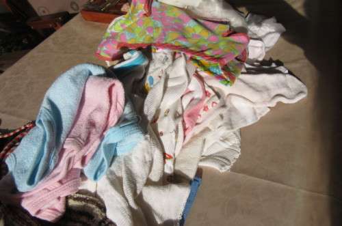 CLOSING DOWN SALE - 46 VARIOS ITEMS FOR NEW BORN / SMALL BABY OR LARGE DOLL - BID PR ITEM