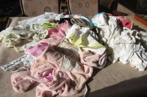 CLOSING DOWN SALE - 46 VARIOS ITEMS FOR NEW BORN / SMALL BABY OR LARGE DOLL - BID PR ITEM