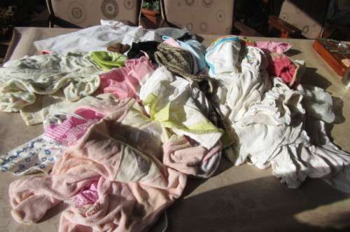 CLOSING DOWN SALE - 46 VARIOS ITEMS FOR NEW BORN / SMALL BABY OR LARGE DOLL - BID PR ITEM