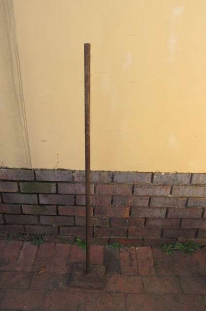 OLD HAND COMPACTOR /STAMPER - 128X 150-280MM HIGH - TO BE COLLECTED