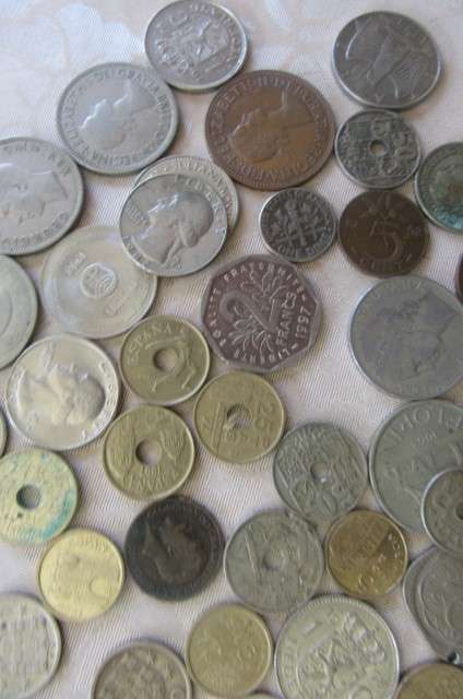 LUCKY DIP - CLEARANCE OF 175 UNCHECKED WORLD COINS - BID PER ITEM- GOOD FINDS POSSIBLE