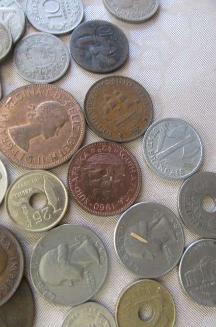 LUCKY DIP - CLEARANCE OF 175 UNCHECKED WORLD COINS - BID PER ITEM- GOOD FINDS POSSIBLE