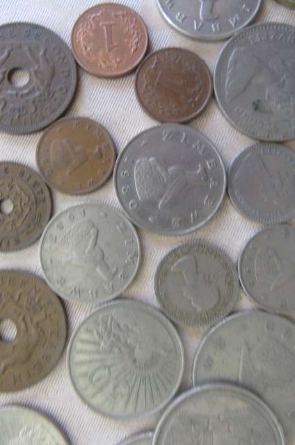 LUCKY DIP - CLEARANCE OF 175 UNCHECKED WORLD COINS - BID PER ITEM- GOOD FINDS POSSIBLE