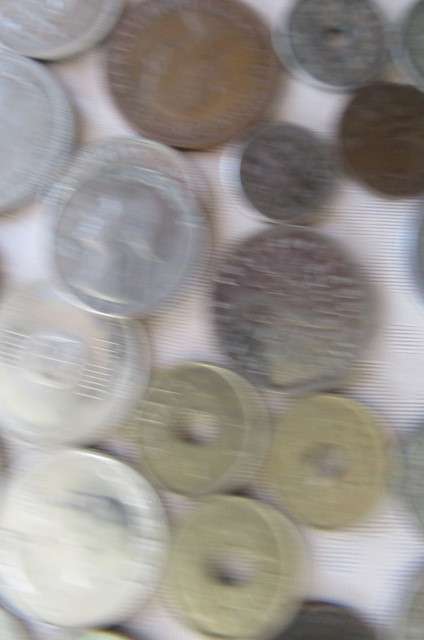 LUCKY DIP - CLEARANCE OF 175 UNCHECKED WORLD COINS - BID PER ITEM- GOOD FINDS POSSIBLE