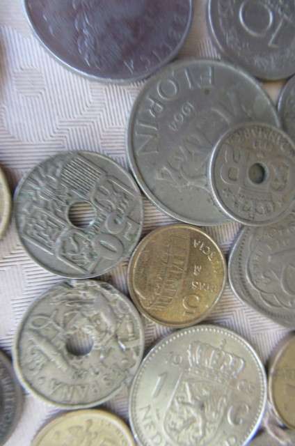 LUCKY DIP - CLEARANCE OF 175 UNCHECKED WORLD COINS - BID PER ITEM- GOOD FINDS POSSIBLE