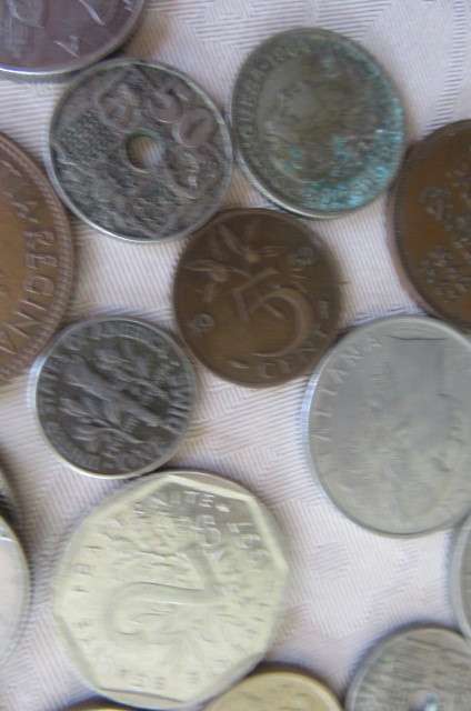 LUCKY DIP - CLEARANCE OF 175 UNCHECKED WORLD COINS - BID PER ITEM- GOOD FINDS POSSIBLE