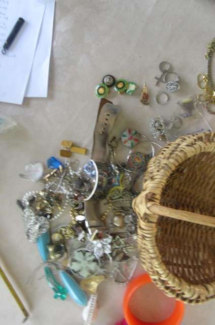 LUCKY DIP - SMALL BASKET FULL OF UNCHECKED JEWELLERY - FINDS POSSIBLE- 60 ITEMS - BID PER ITEM