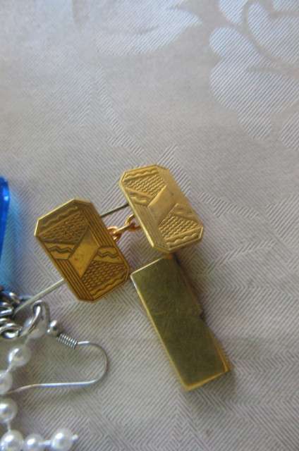 LUCKY DIP - SMALL BASKET FULL OF UNCHECKED JEWELLERY - FINDS POSSIBLE- 60 ITEMS - BID PER ITEM