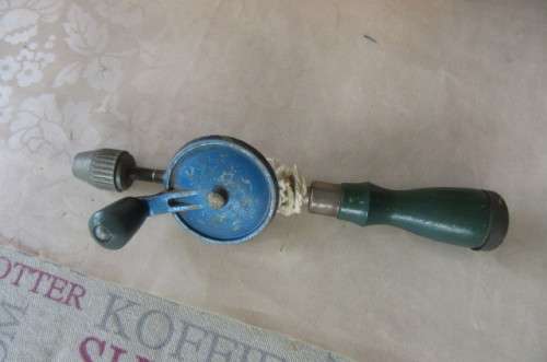 SMALL VINTAGE HAND BRACE DRILL - 250 MM - AS PER SCAN