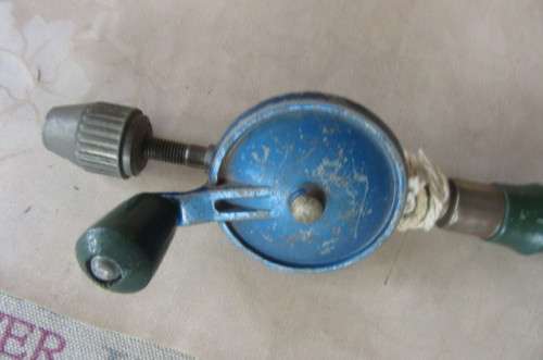 SMALL VINTAGE HAND BRACE DRILL - 250 MM - AS PER SCAN