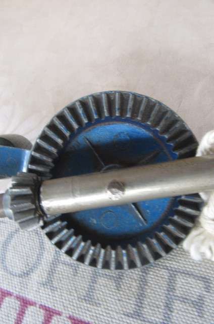 SMALL VINTAGE HAND BRACE DRILL - 250 MM - AS PER SCAN