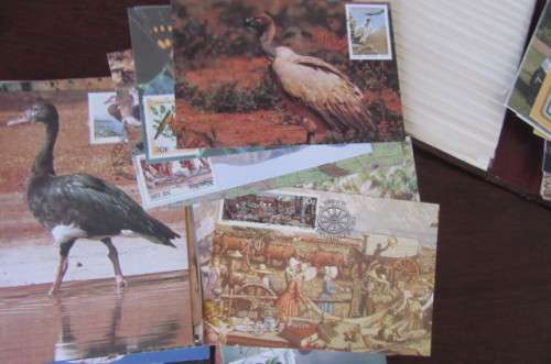 200 NEW POST CARDS WITH FOLDER -ONE LOT