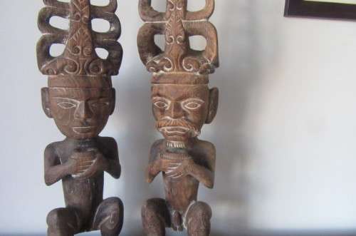 TWO BEAUTIFUL CARVED WODEN ETHNIC CARVINGS - ASIAN - APPR. 78 AND 85 MM HIGH -