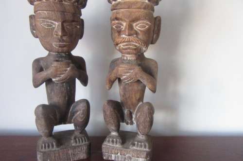 TWO BEAUTIFUL CARVED WODEN ETHNIC CARVINGS - ASIAN - APPR. 78 AND 85 MM HIGH -