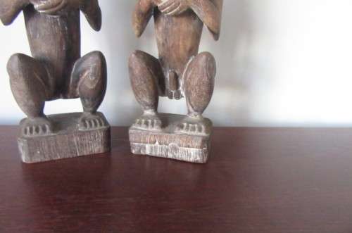 TWO BEAUTIFUL CARVED WODEN ETHNIC CARVINGS - ASIAN - APPR. 78 AND 85 MM HIGH -