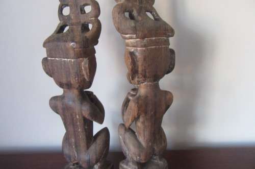 TWO BEAUTIFUL CARVED WODEN ETHNIC CARVINGS - ASIAN - APPR. 78 AND 85 MM HIGH -