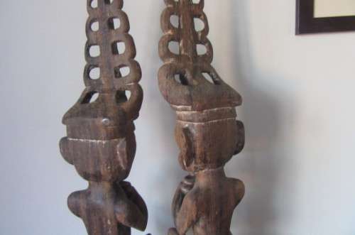 TWO BEAUTIFUL CARVED WODEN ETHNIC CARVINGS - ASIAN - APPR. 78 AND 85 MM HIGH -