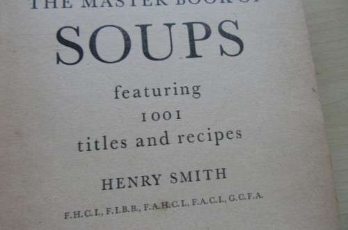 THE MASTER BOOK OF SOUPS - FEATURING 1001 TITLES AND RECIPES - HENRY SMITH