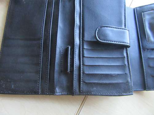 BLACK FINO - ITALY LEATHER PURSE  - APPR. 150X 90 MM WITH PLENTY OF CREDIT CARD COMPARTMENTS