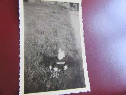 11 OLD BLACK AND WHITE PHOTOGRAPHS - AS PER SCAN