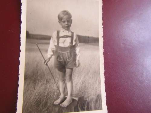 11 OLD BLACK AND WHITE PHOTOGRAPHS - AS PER SCAN