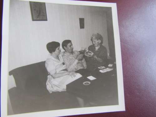 11 OLD BLACK AND WHITE PHOTOGRAPHS - AS PER SCAN