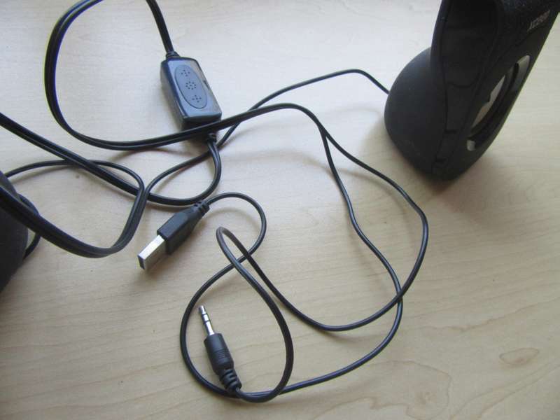 2 XCEED STEREO MINI SPEAKERS - AS PER SCAN