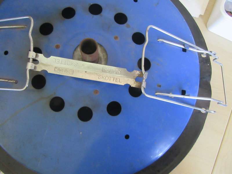CADAC SKOTTEL BRAAI- 47 CM DIAM. - AS PER DESRIPTION - GOOD  CONDITION