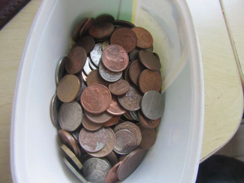 BARGAIN BOX - 250 UNSORTED COINS - GOOD START FOR A BEGINNER  - C3