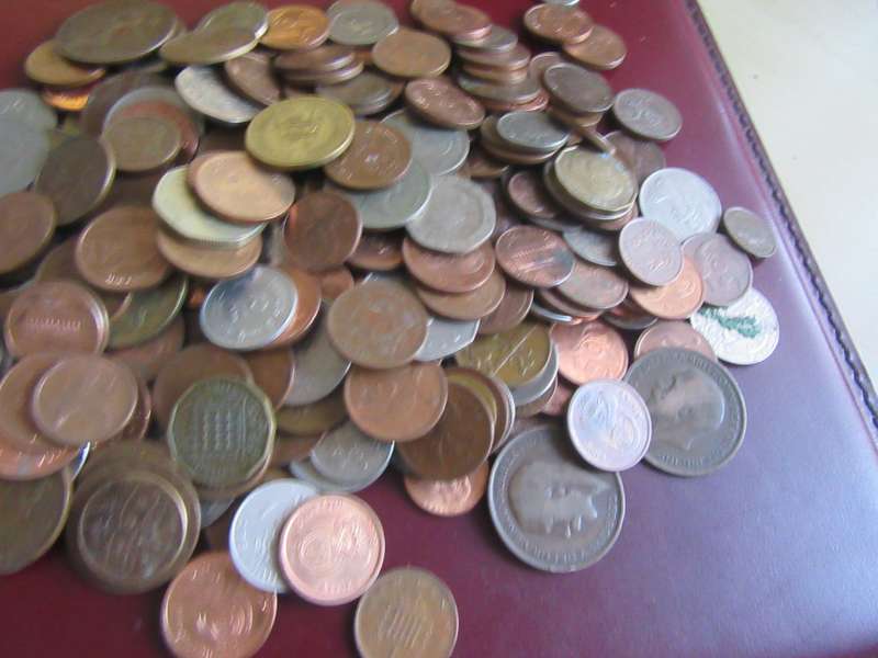BARGAIN BOX - 250 UNSORTED COINS - GOOD START FOR A BEGINNER  - C3