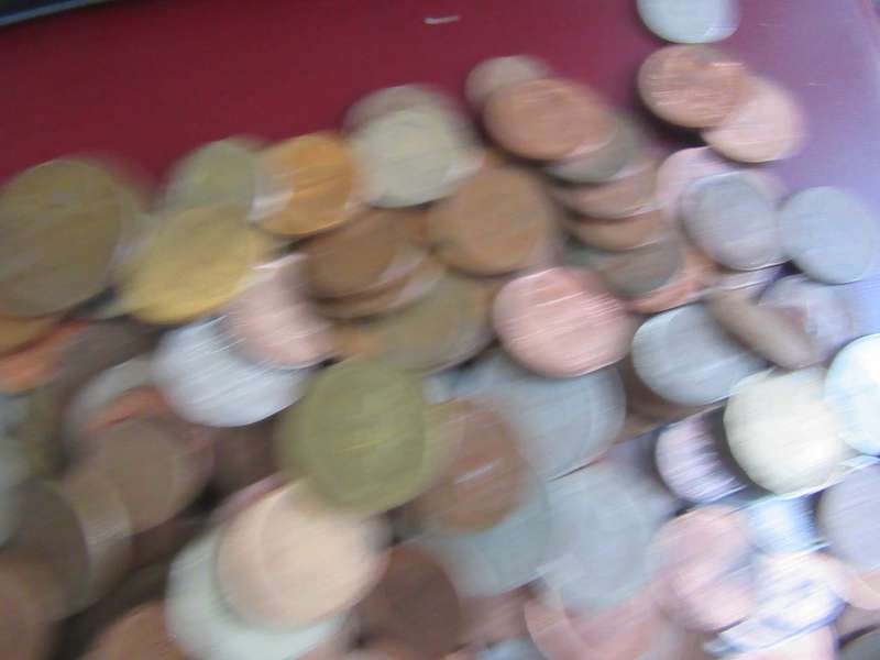 BARGAIN BOX - 250 UNSORTED COINS - GOOD START FOR A BEGINNER  - C3