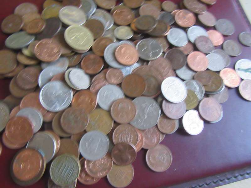 BARGAIN BOX - 250 UNSORTED COINS - GOOD START FOR A BEGINNER  - C3