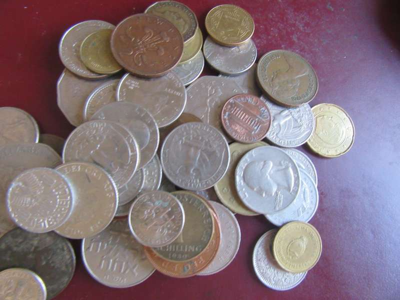GOOD START FOR THE BEGINNER - 100 INTERNATIONAL COINS - AS PER SCAN - CO4 - BID PER COIN
