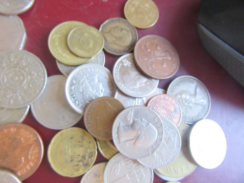 GOOD START FOR THE BEGINNER - 100 INTERNATIONAL COINS - AS PER SCAN - CO4 - BID PER COIN
