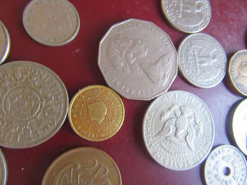 GOOD START FOR THE BEGINNER - 100 INTERNATIONAL COINS - AS PER SCAN - CO4 - BID PER COIN